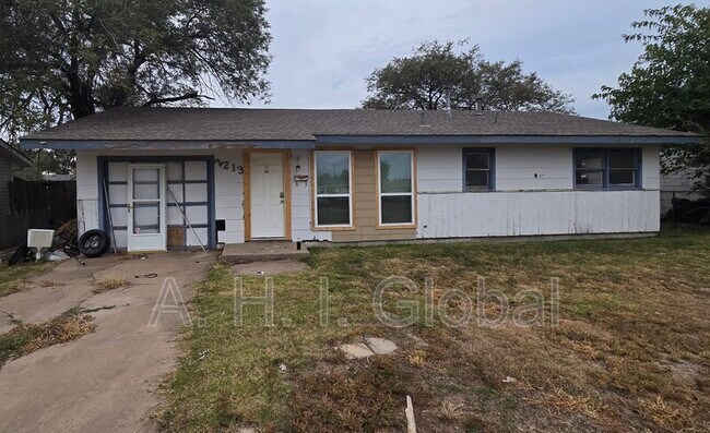 Primary Photo - 2213 SE 22nd Ave