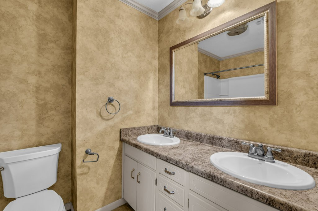 Building Photo - 704 19th Ave N