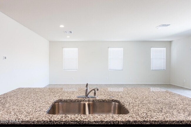 Building Photo - 1075 W Avalon Canyon Dr