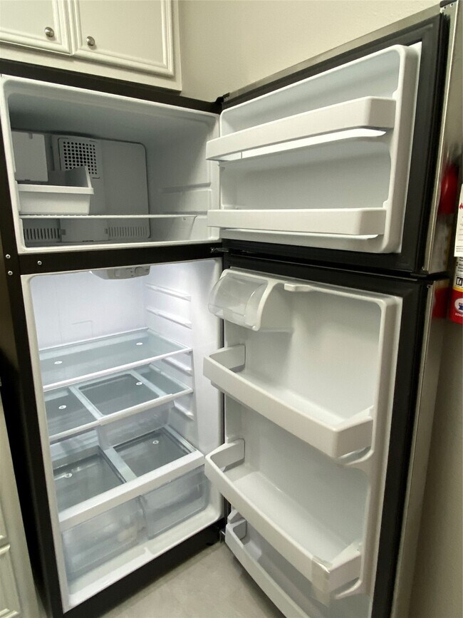 Building Photo - 211 W 17th St