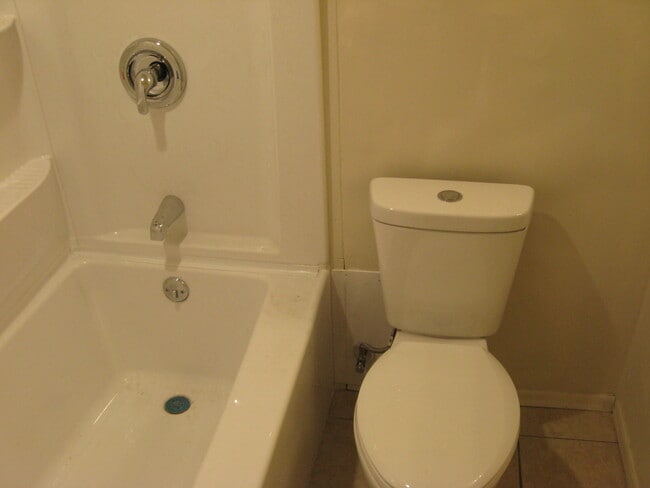 Building Photo - 1213 Park St