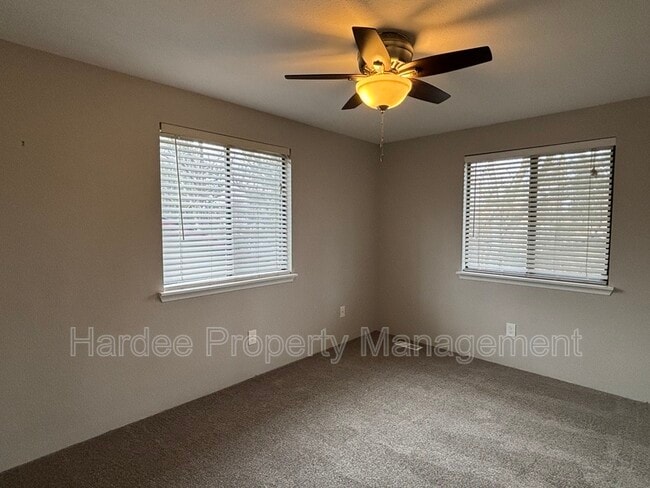 Building Photo - 614 E Pennsylvania St