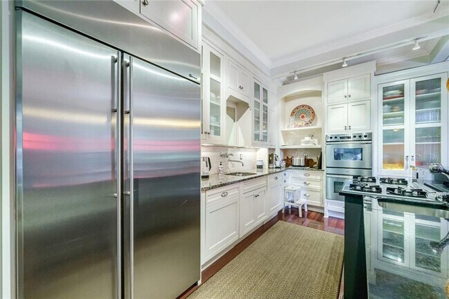 Building Photo - 868 Rosedale Rd NE