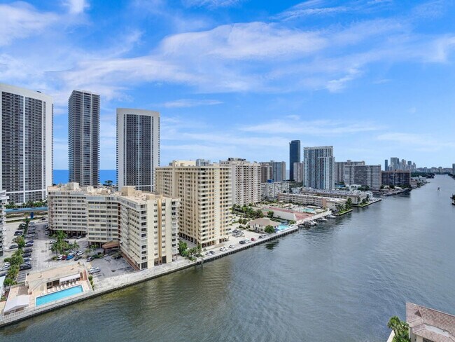 Building Photo - 2602 E Hallandale Beach Blvd