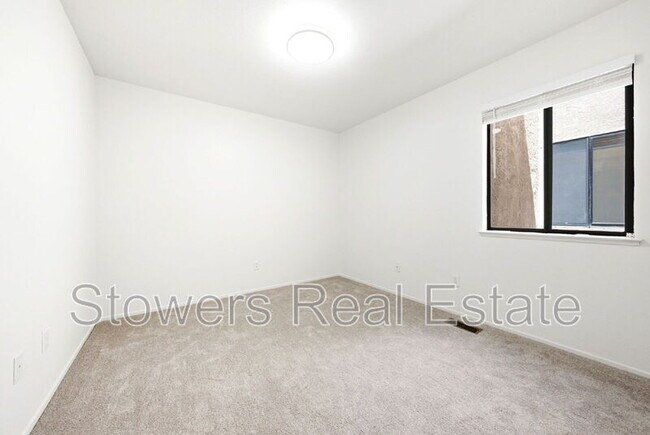 Building Photo - 2033 Raphael Ct