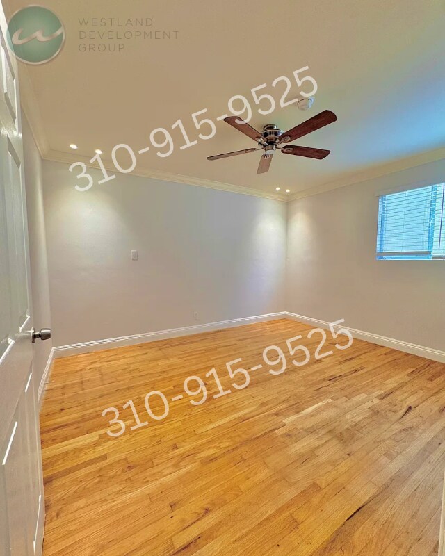 Building Photo - 3166 S Barrington Ave