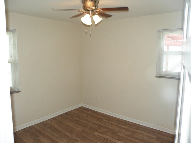 Building Photo - 4 Bedroom Bungalow for Rent! Euclid, Ohio