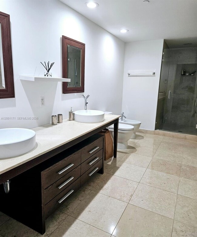 Building Photo - 475 Brickell Ave