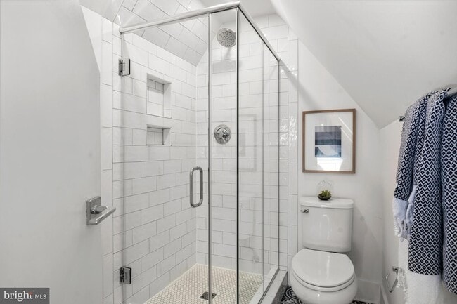 Building Photo - 1015 D St NE