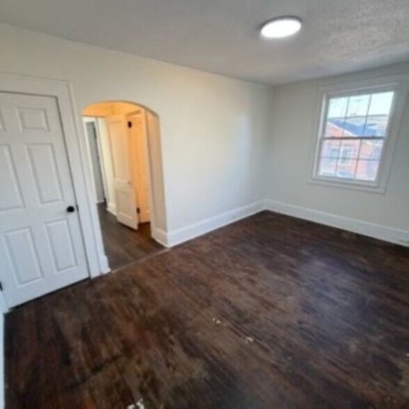 Building Photo - 600 N Hyde Park Ave