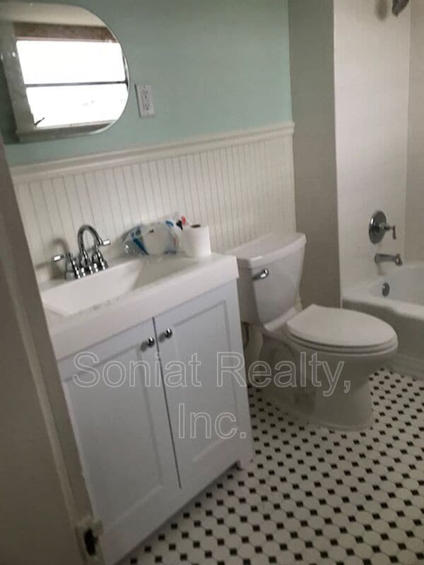 Building Photo - 2616 Lepage St
