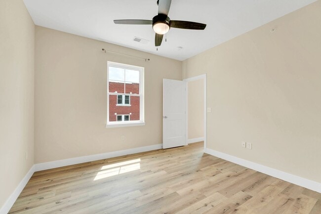 Building Photo - West Beverly Lofts - 102