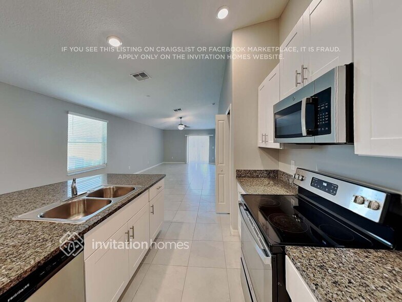 Building Photo - 2204 Jungle Dr