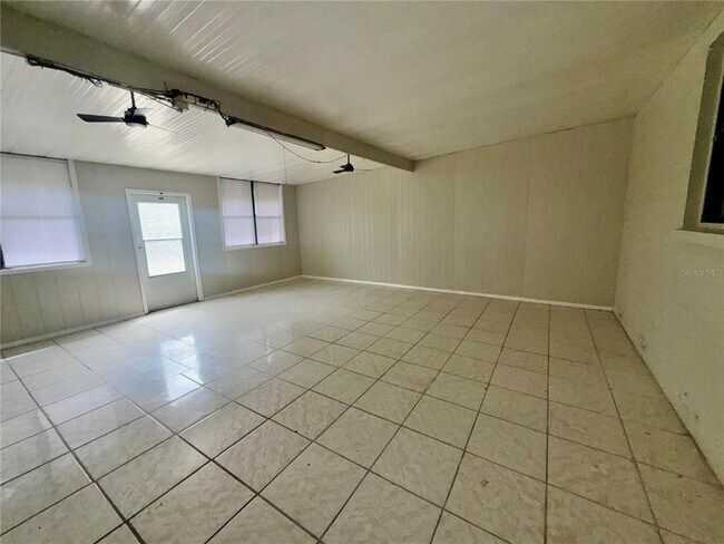 Building Photo - 1111 Romano Ave