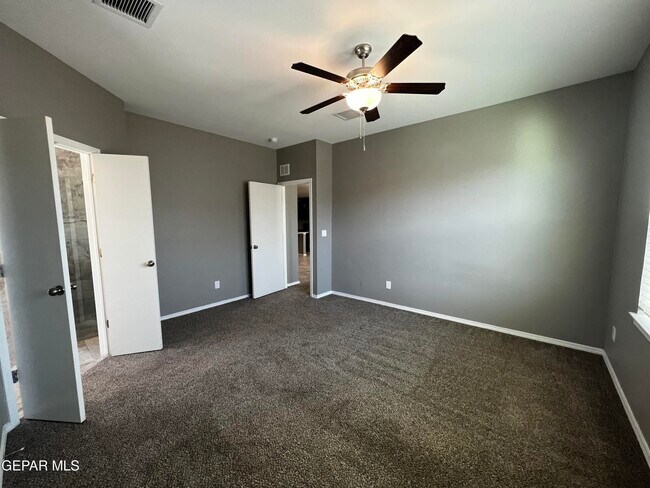 Building Photo - 924 Coyote Melon Dr