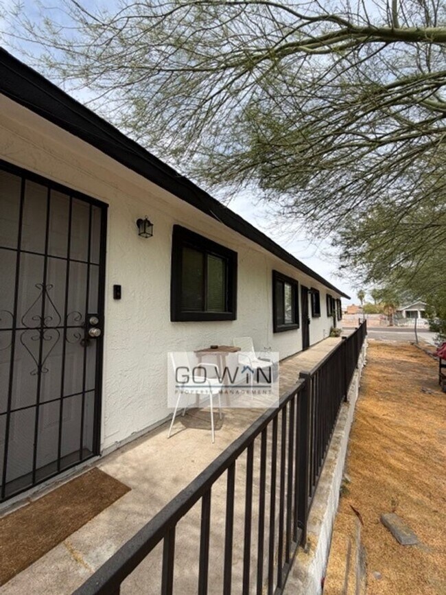 Building Photo - 1537 W Pierce St