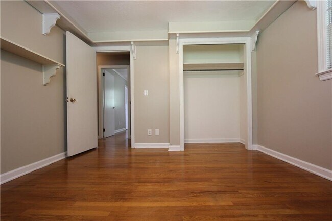 Building Photo - 2944 Piedmont Dr