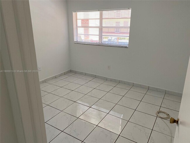 Building Photo - 1855 W 60th St
