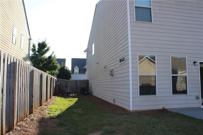 Building Photo - 4945 Ducote Trail