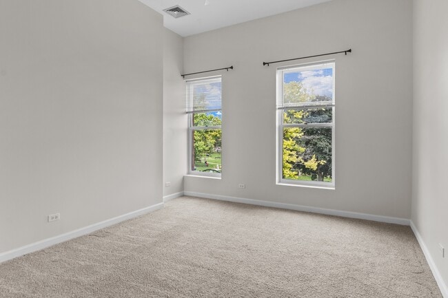 Building Photo - 111 E Van Buren St