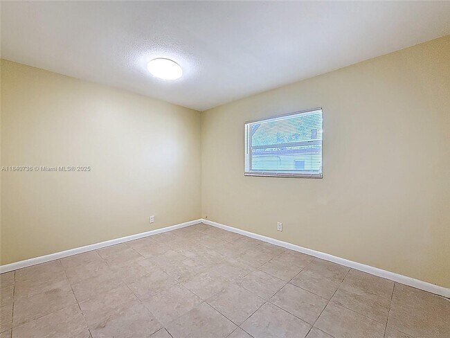 Building Photo - 260 NW 40th Ct