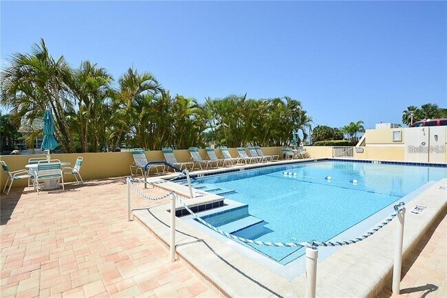 Building Photo - 855 Bayway Blvd