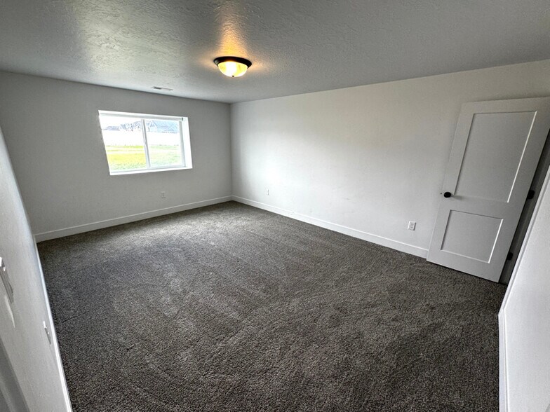 Building Photo - 5258 W 3750 S