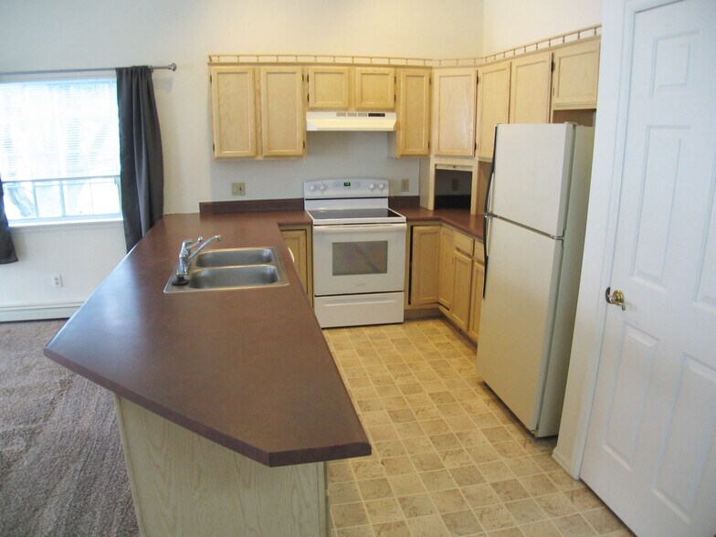 Building Photo - 6 Rheims Ct