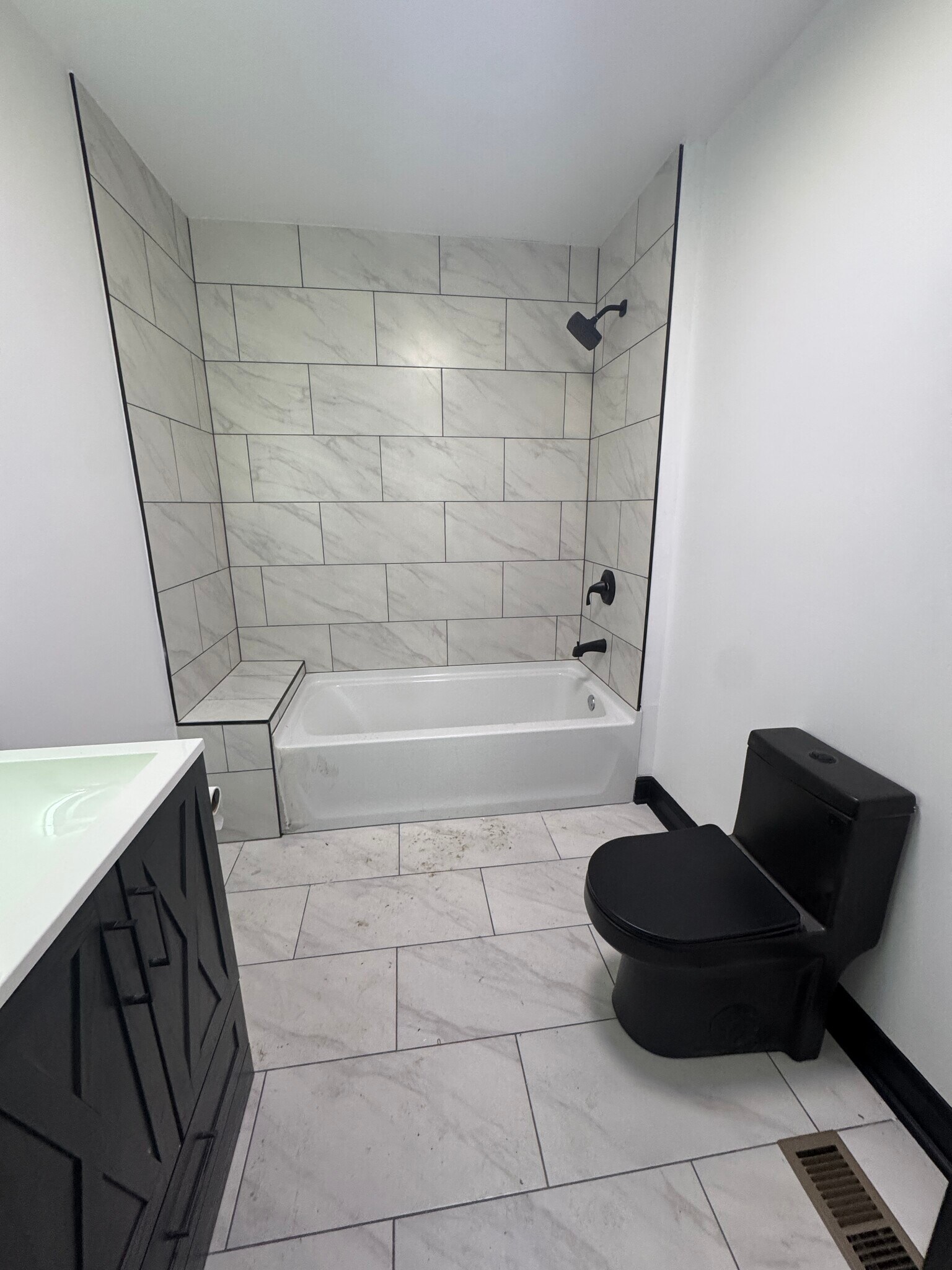 Building Photo - 214 E 16th Ave