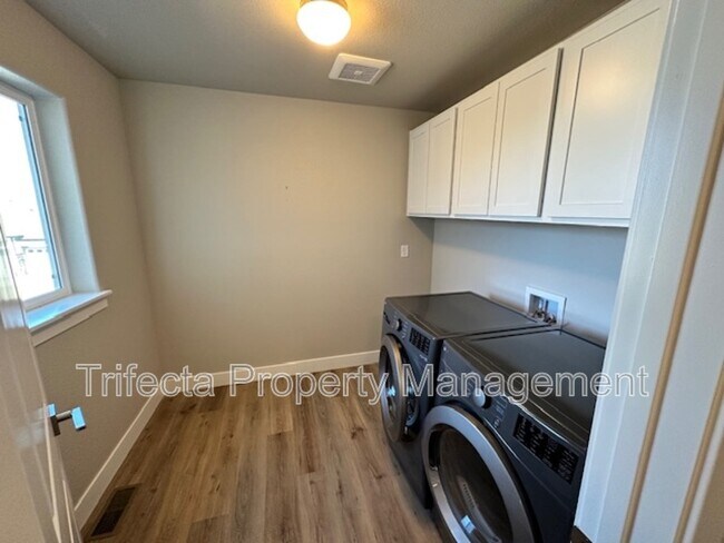 Building Photo - 5403 Vona Dr