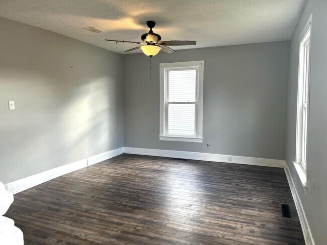 Building Photo - 636 Lisbon St