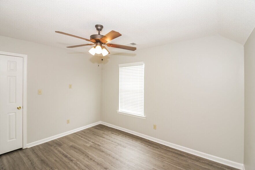 Building Photo - 1401 Carlton Ridge Dr