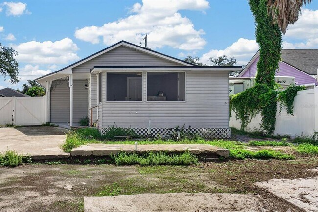 Building Photo - 8114 N Edison Ave