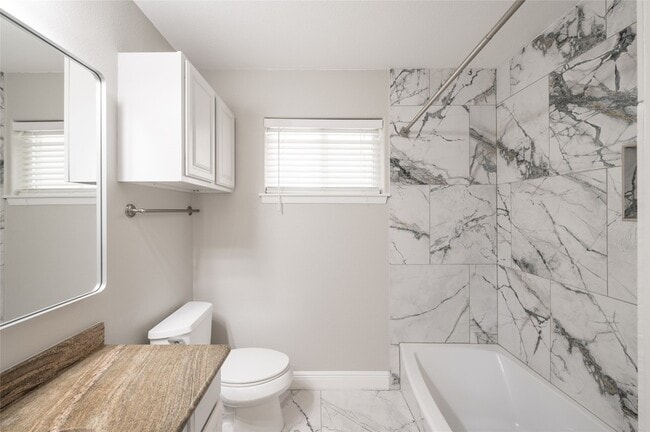 Building Photo - 809 Newport Blvd