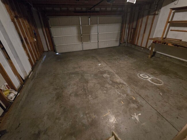 Building Photo - Spacious and Bright 4 Bedroom Home with Garage and Basement Now Available!
