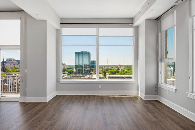 Building Photo - Downtown Raleigh Penthouse with Stunning View