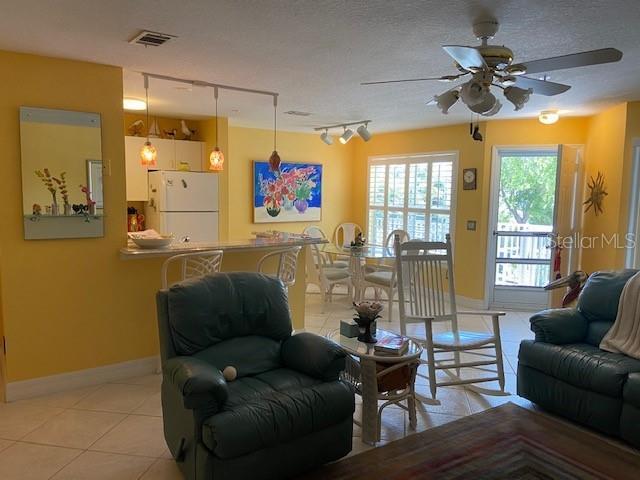 Building Photo - 850 S Tamiami Trl