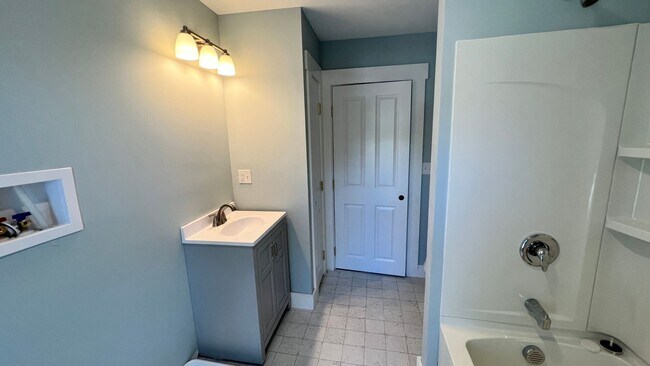 Building Photo - 24-28 Hill St