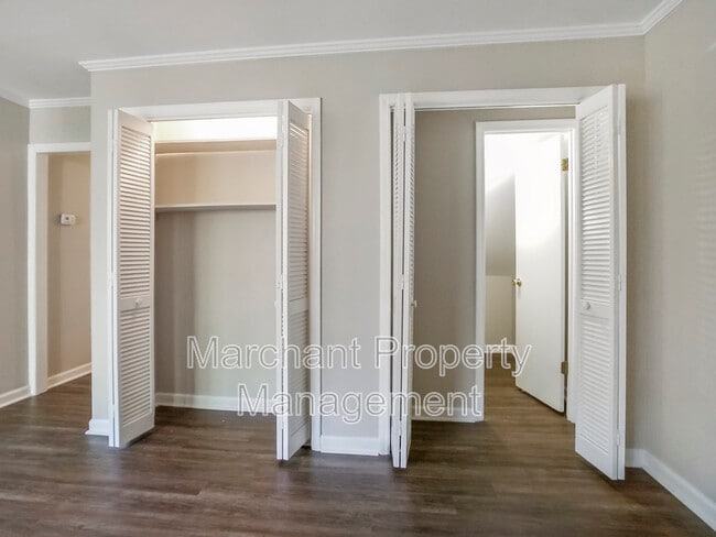 Building Photo - 106 E Bay Ct