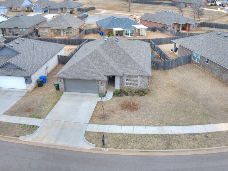 Building Photo - 705 Blue Fish Rd