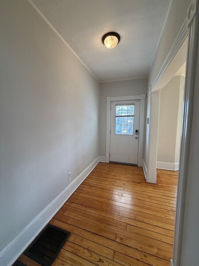 Building Photo - 27-29 Dalton Ave