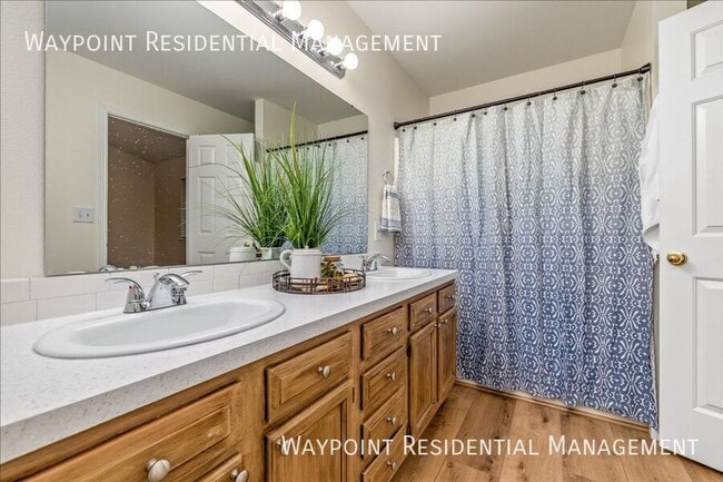Building Photo - 1095 N Marsh Hawk Pl