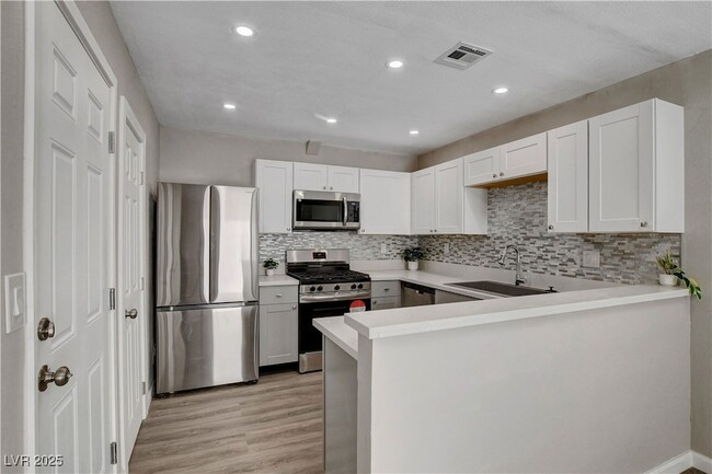 Building Photo - 612 Buttonwood Ln