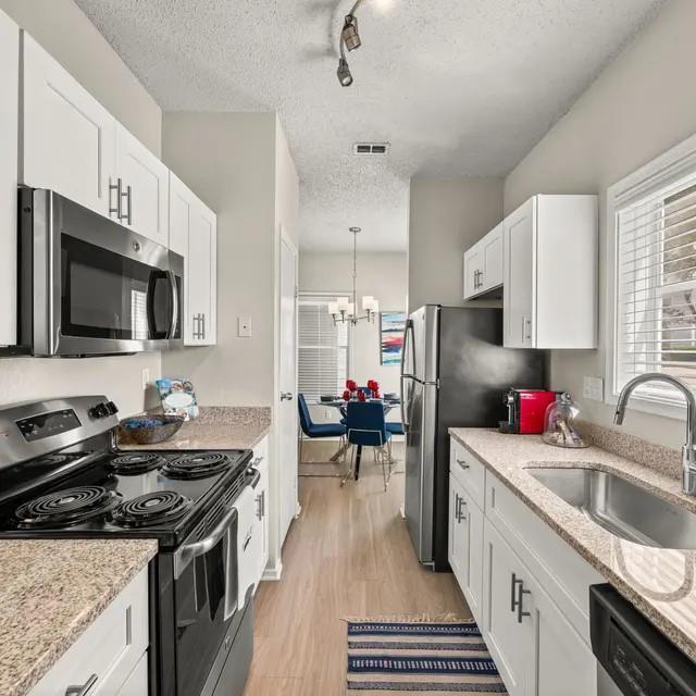 Building Photo - 13005 Heinemann Dr
