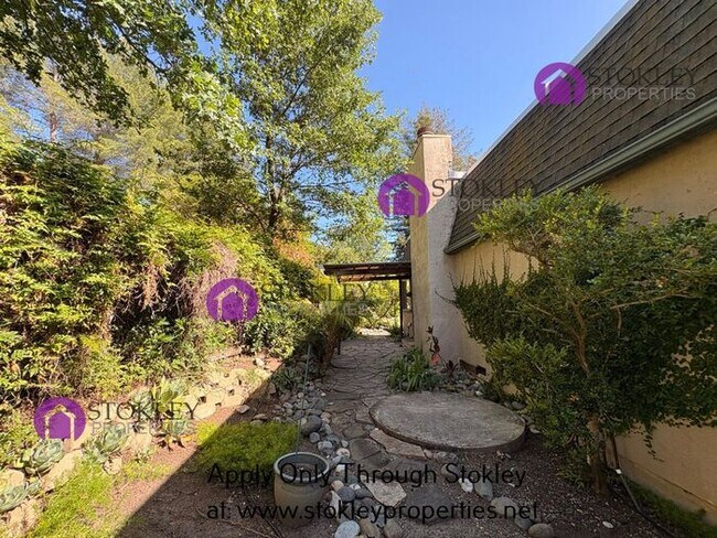 Building Photo - 1484 Cortez Ct
