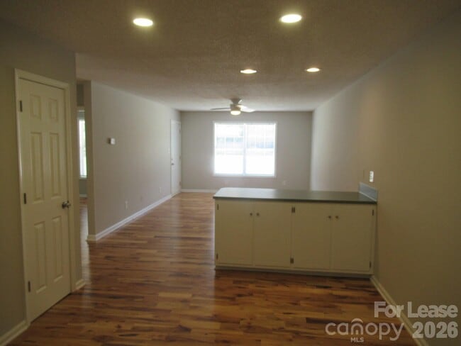 Building Photo - 820 Horseshoe Lake Rd