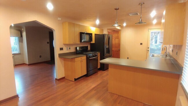 Building Photo - *Beautiful 2BD/2BA Single-Family Home Available in Brentwood*