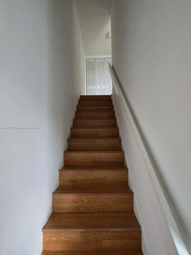 Building Photo - 9351 Fontainebleau Blvd