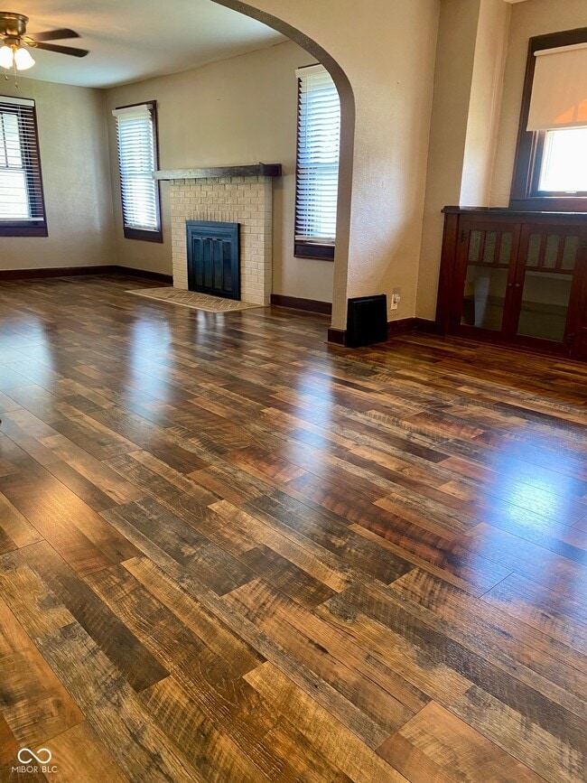 Building Photo - 302 E Troy Ave