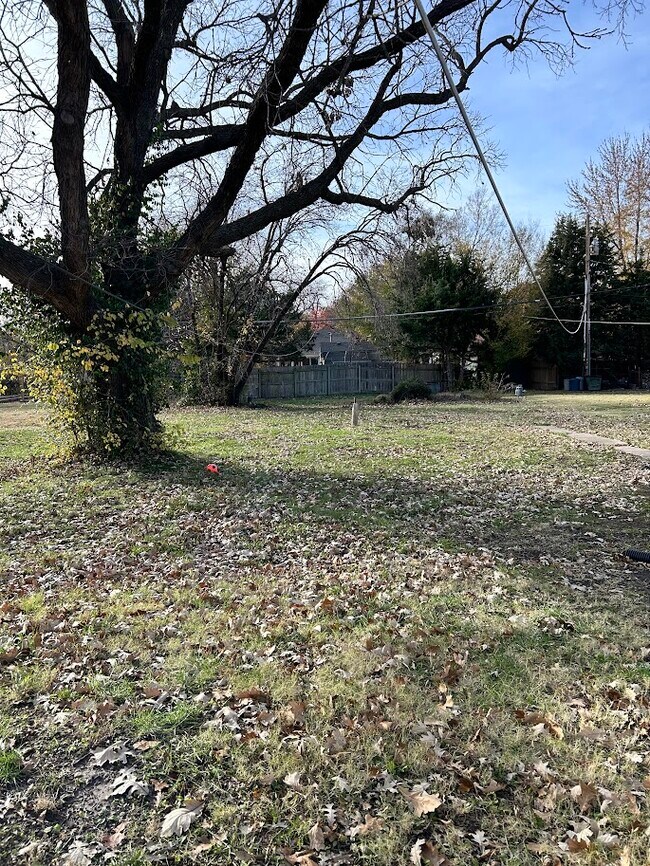 Building Photo - 237 S Streeter Ave